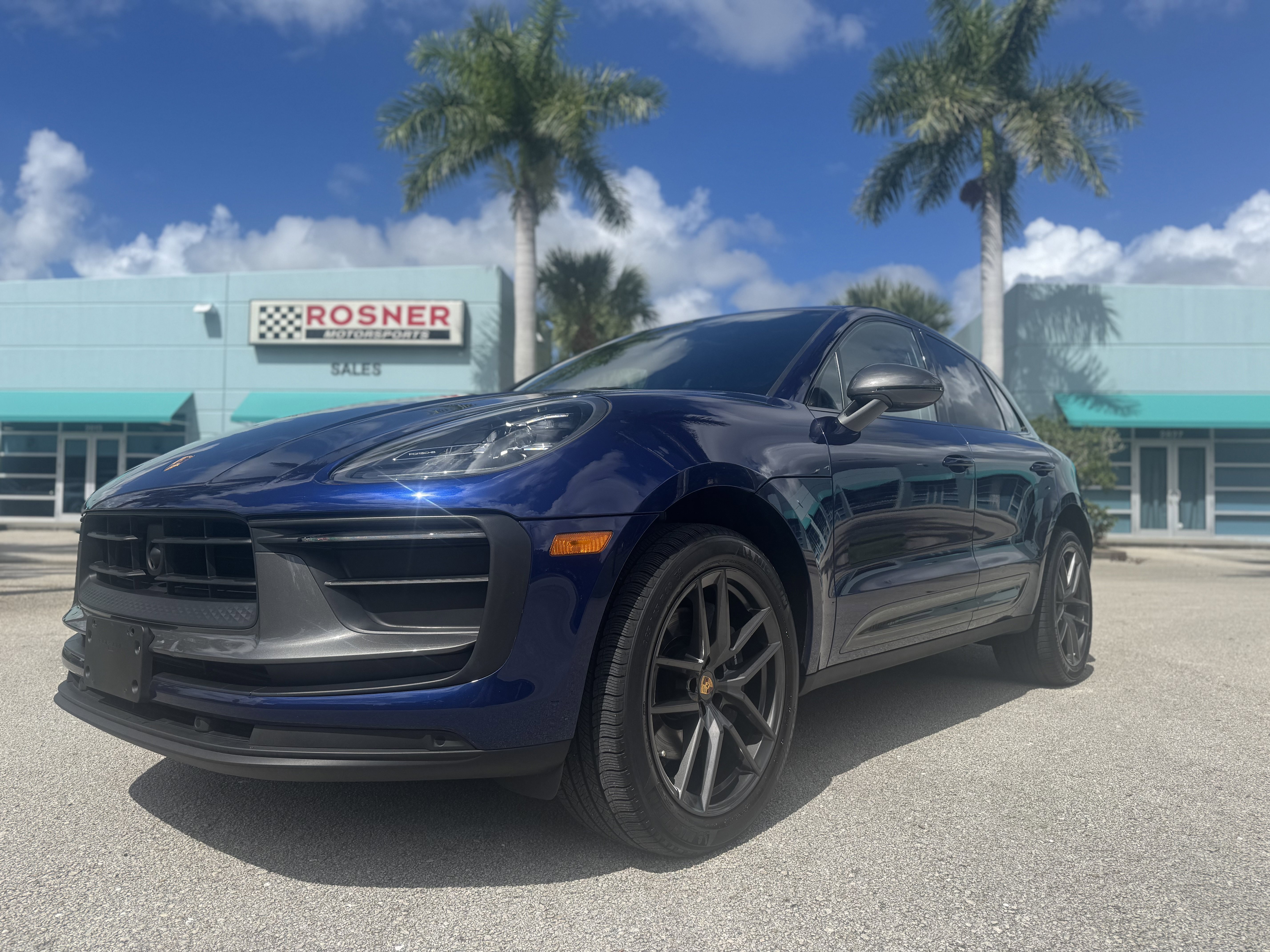 Used 2023 Porsche Macan Turbo image 2