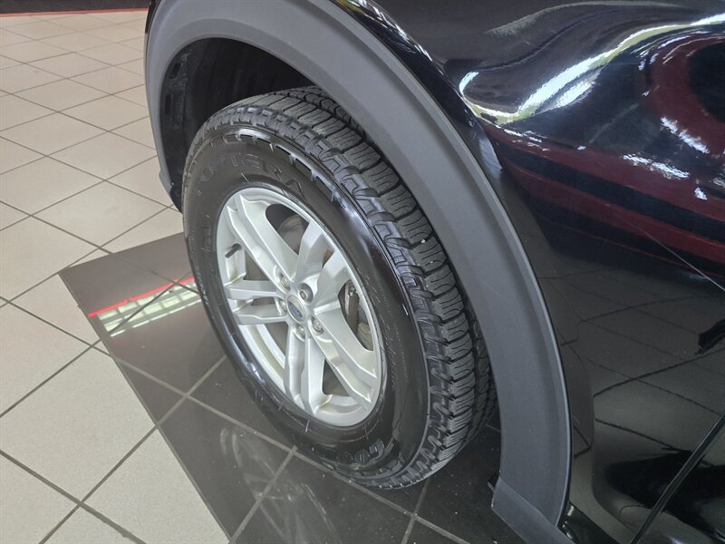 Used 2020 Ford Explorer XLT w/ Equipment Group 202A AWD/4WD image 38