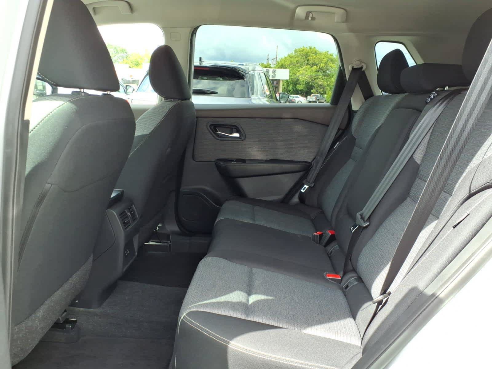 Used 2023 Nissan Rogue SV AWD/4WD image 13