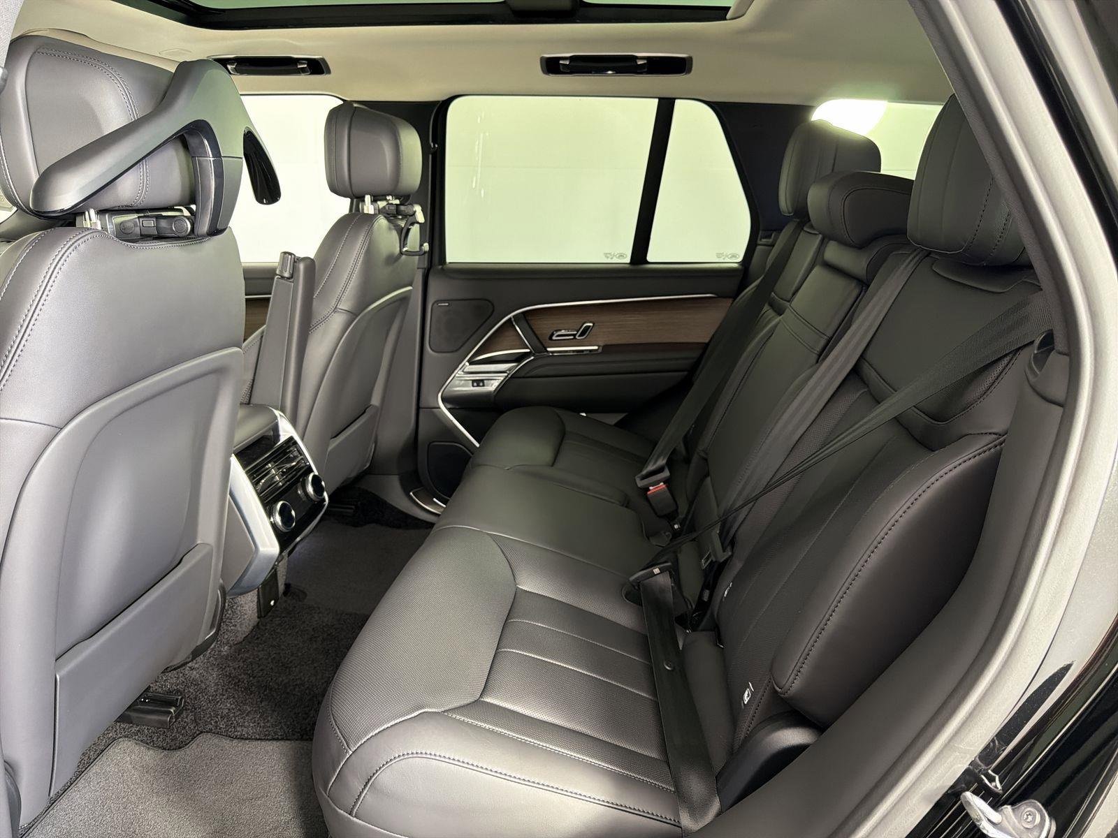 New 2026 Land Rover Range Rover SE image 27