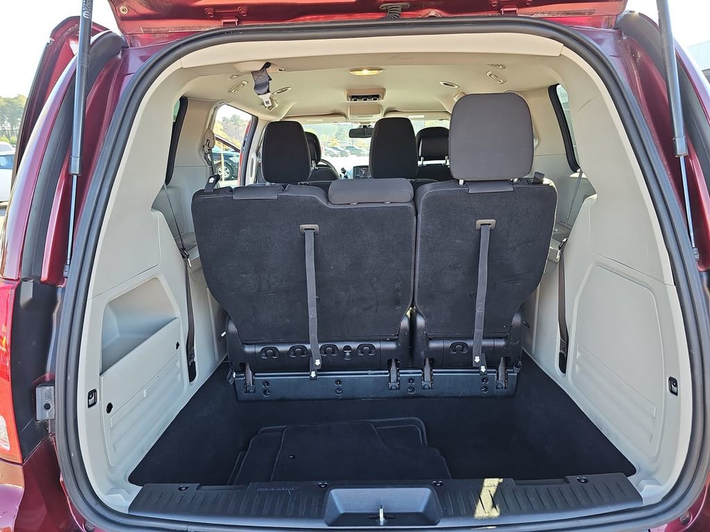 Used 2020 Dodge Grand Caravan SE w/ UConnect Hands-Free Group image 15