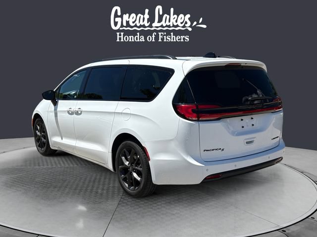 Used 2025 Chrysler Pacifica Limited FWD image 3