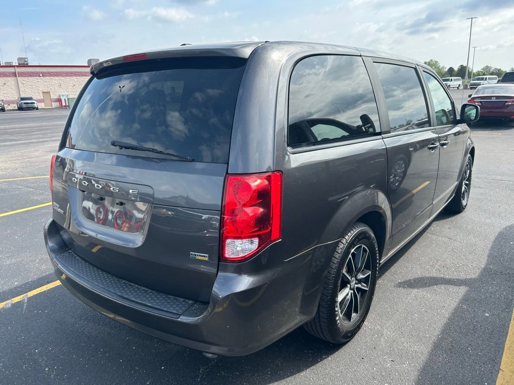 Used 2018 Dodge Grand Caravan SE FWD image 4