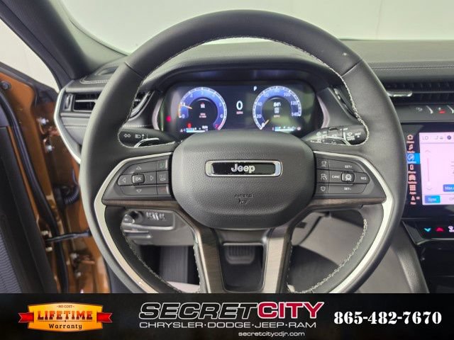 New 2026 Jeep Grand Cherokee Limited w/ Limited Altitude Package AWD/4WD image 16