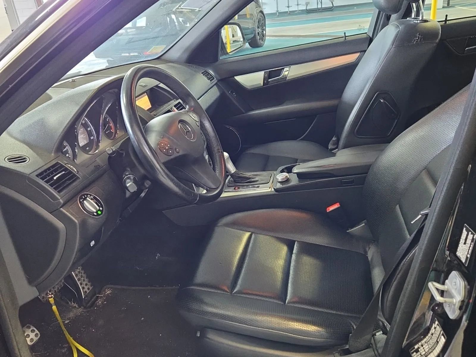 Used 2009 Mercedes-Benz C 300 4MATIC Sedan image 3