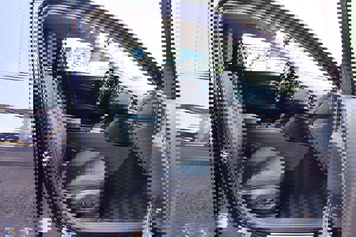 Used 2018 Buick Regal Essence w/ Driver Confidence Package #1 image 24