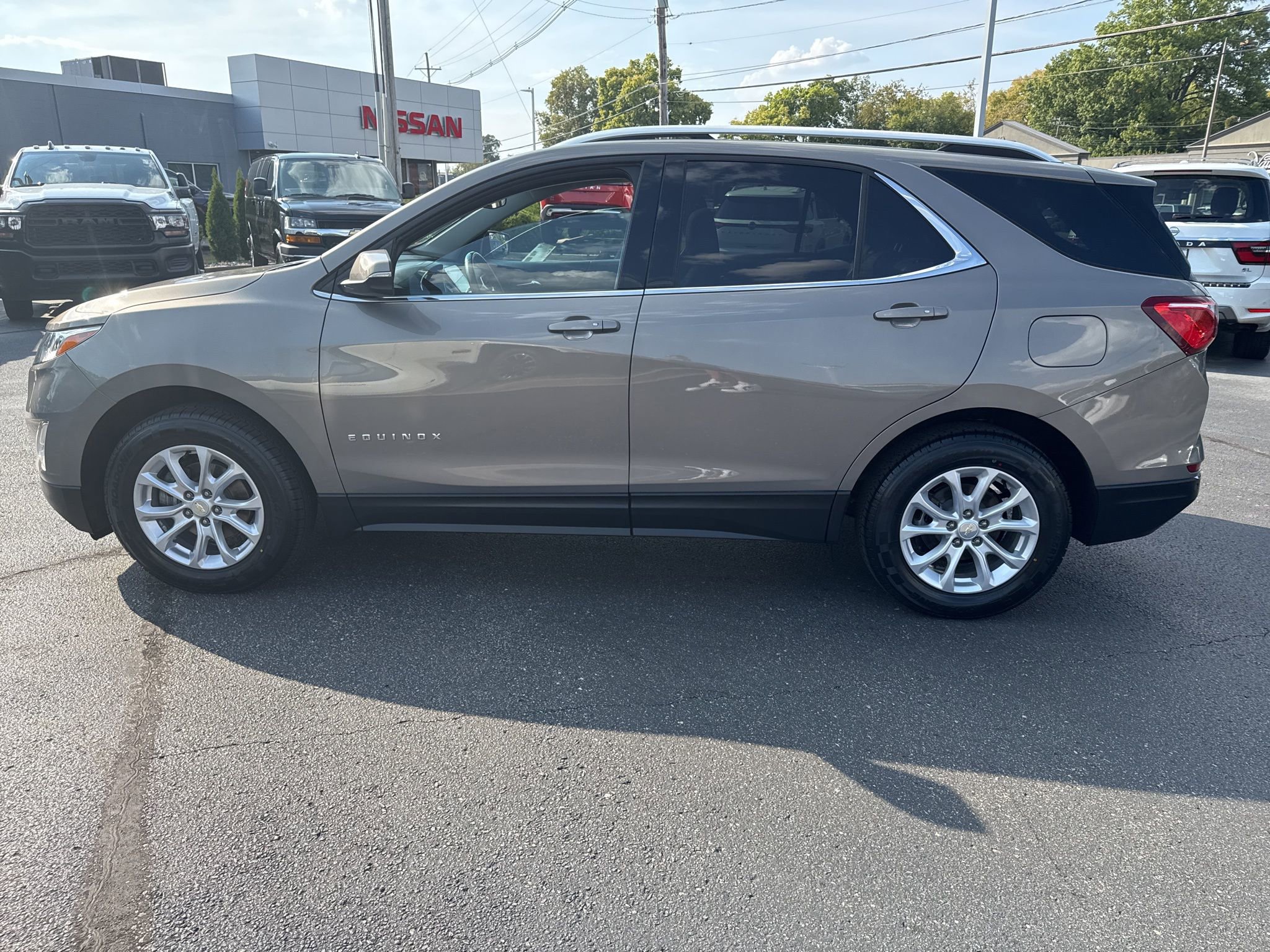 Used 2019 Chevrolet Equinox LT w/ Sun & Navigation Package image 7