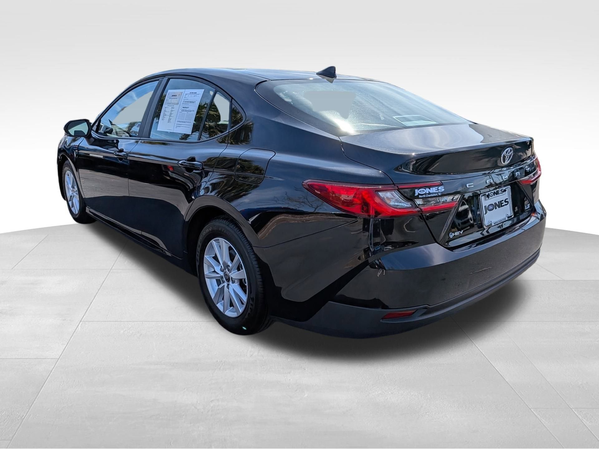 Used 2025 Toyota Camry LE image 8