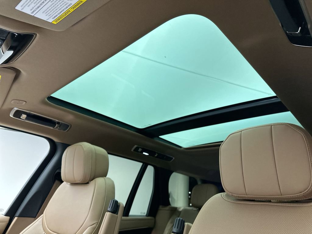 New 2025 Land Rover Range Rover SE image 9