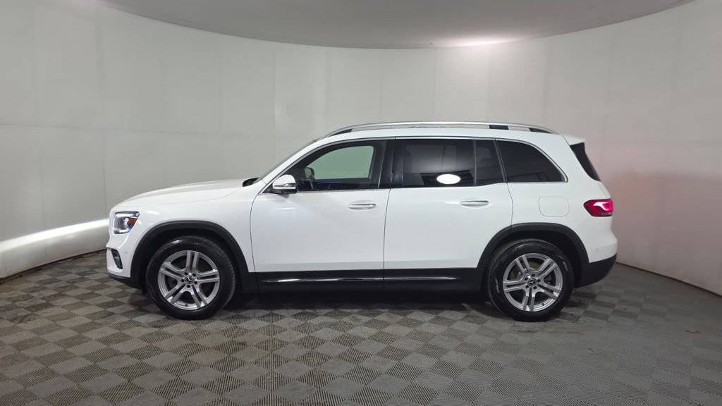 Used 2023 Mercedes-Benz GLB 250 4MATIC image 3