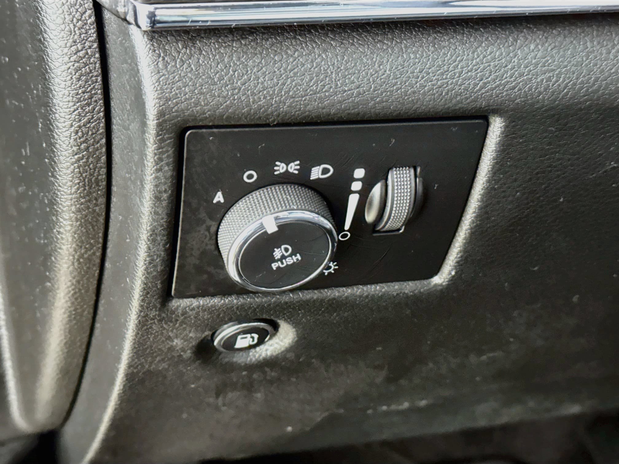 Used 2018 Jeep Grand Cherokee Limited AWD/4WD image 14