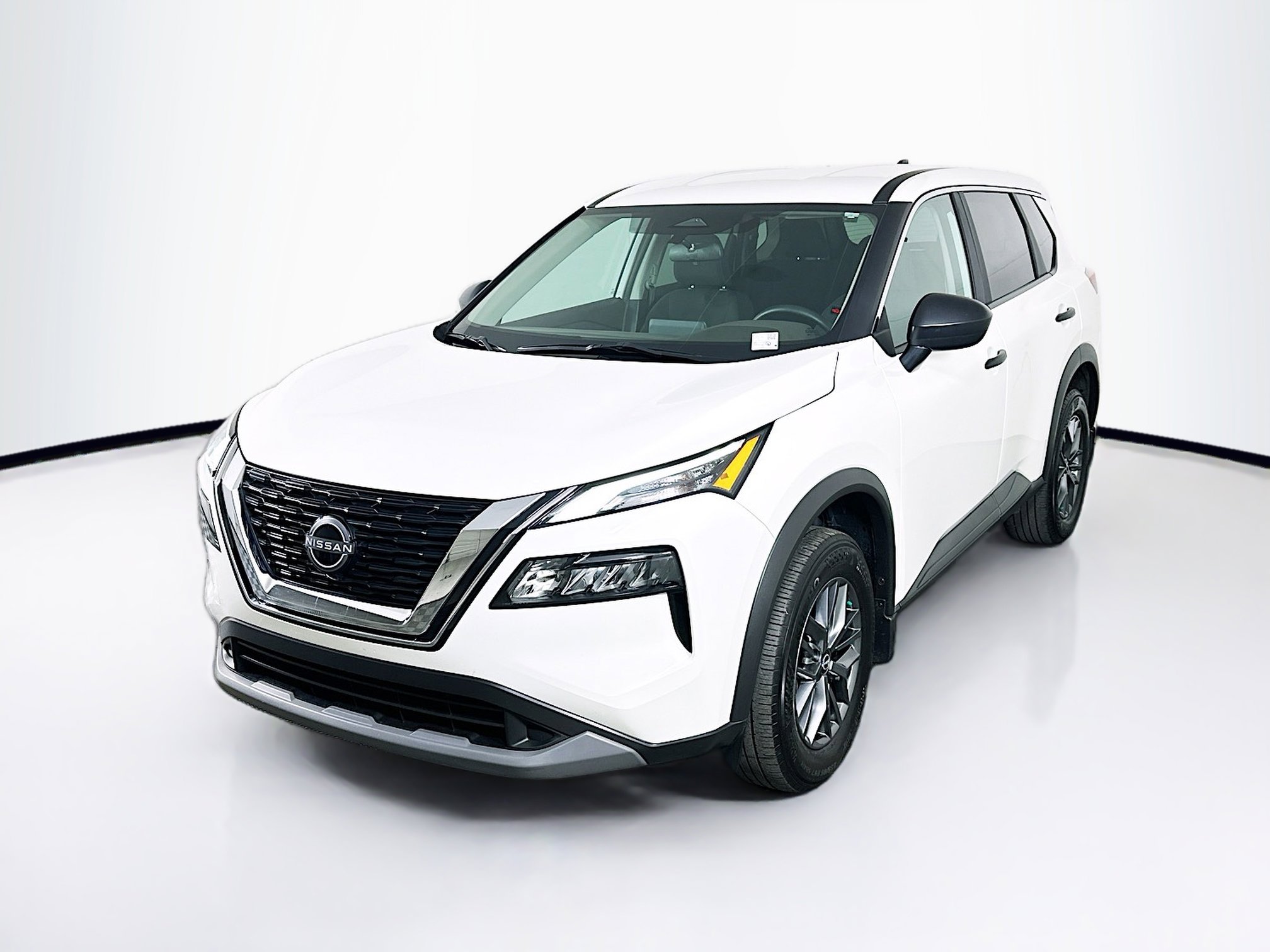 Used 2023 Nissan Rogue S image 3