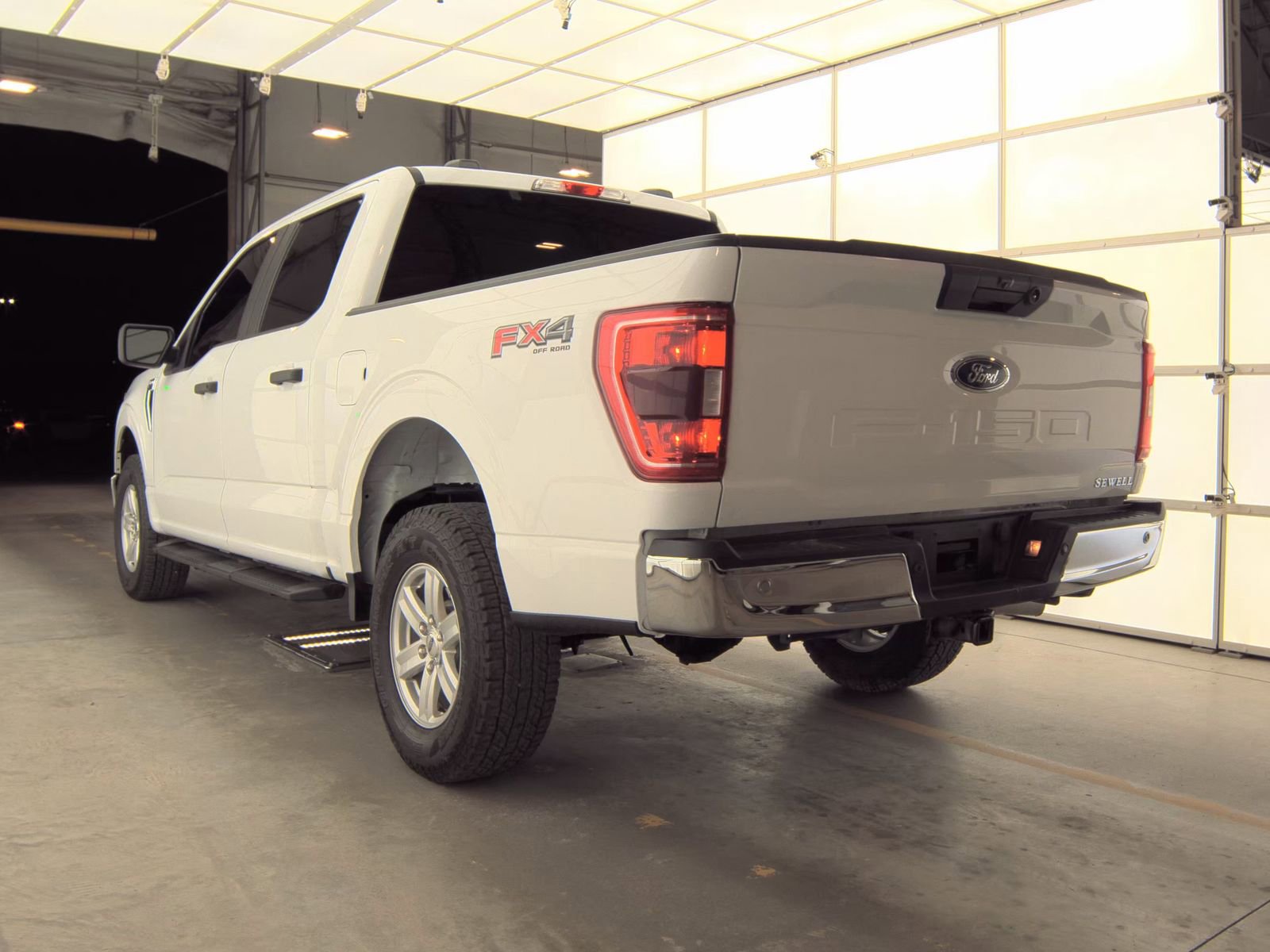 Used 2023 Ford F150 XLT w/ Trailer Tow Package image 8