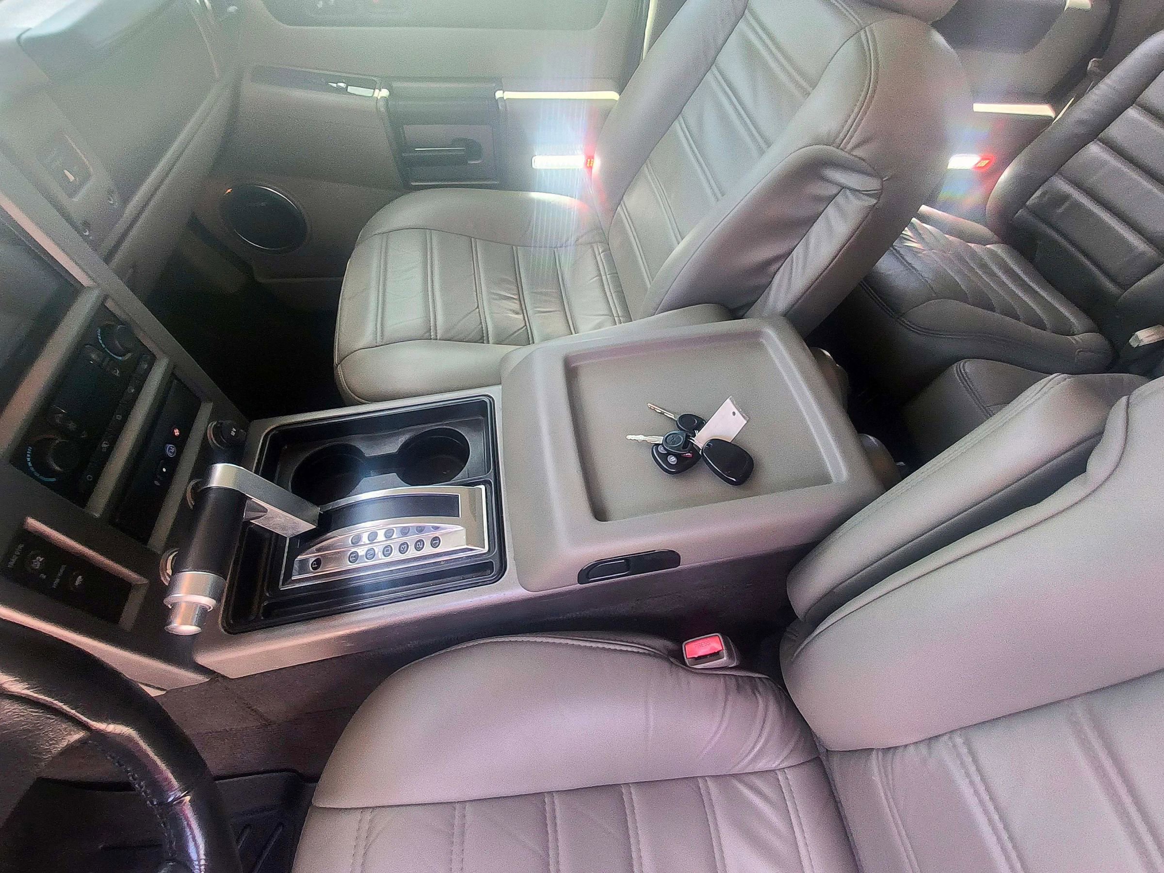 Used 2003 HUMMER H2 w/ Preferred Equipment Group image 6
