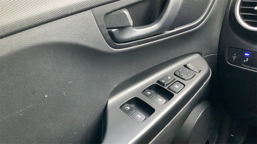 Used 2020 Hyundai Kona SEL Plus image 18