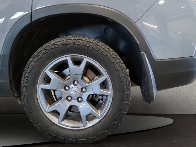 Used 2025 Honda Passport TrailSport image 34
