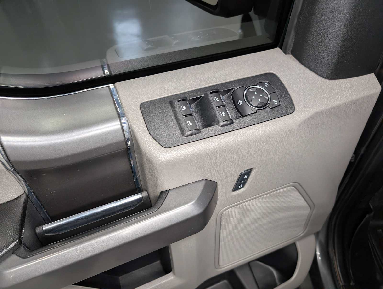 Used 2019 Ford F150 XLT w/ Equipment Group 302A Luxury AWD/4WD image 39