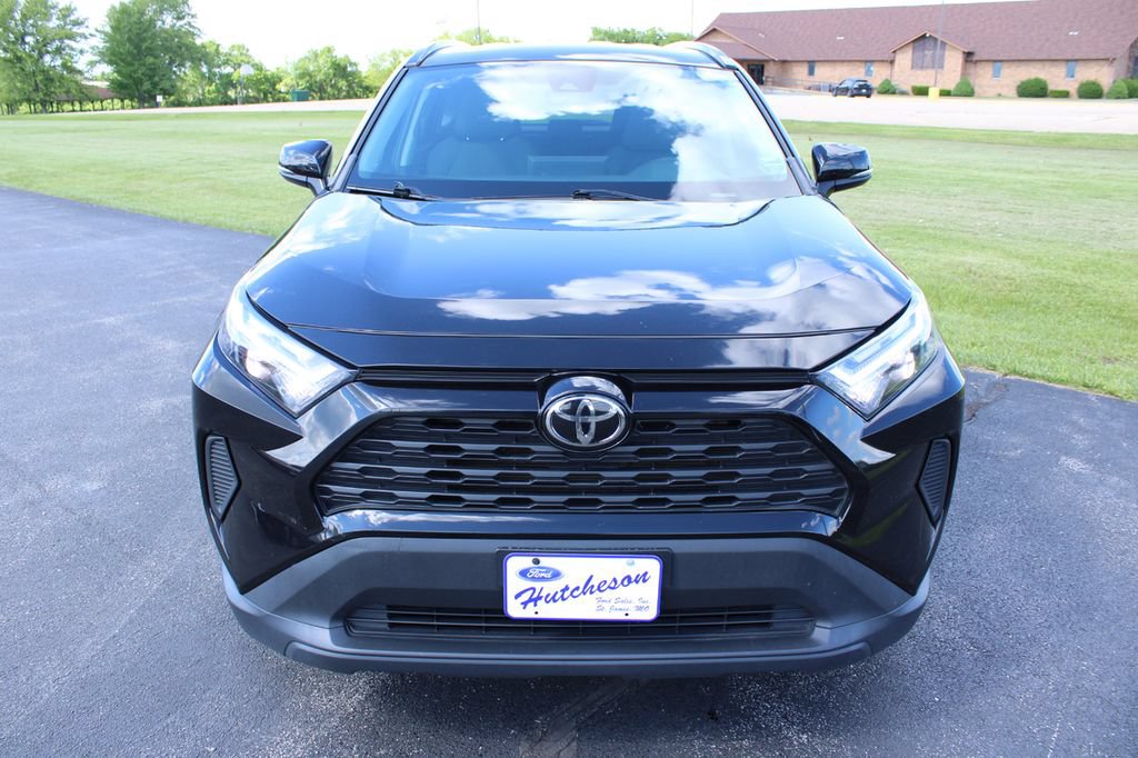 Used 2023 Toyota RAV4 XLE AWD/4WD image 2