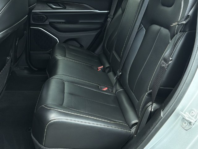 Used 2022 Jeep Grand Cherokee Limited AWD/4WD image 19