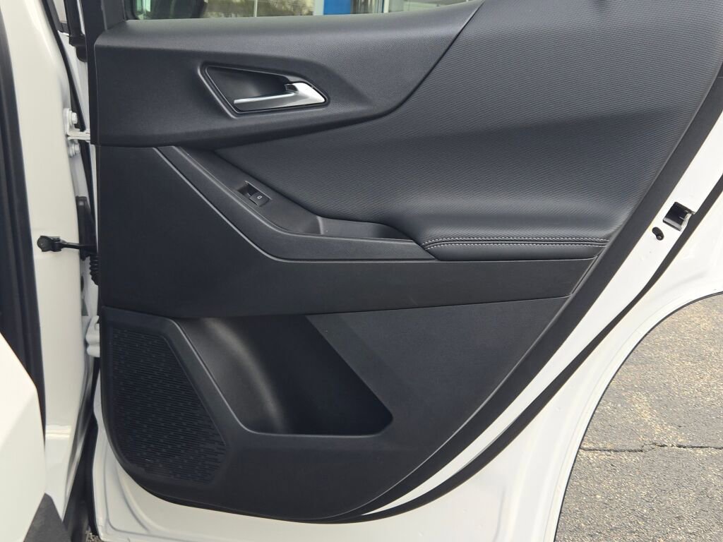 New 2026 Chevrolet Equinox LT w/ Safety and Technology Package AWD/4WD image 11