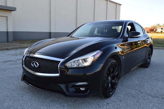 Used 2015 INFINITI Q70 3.7 w/ Sport Package