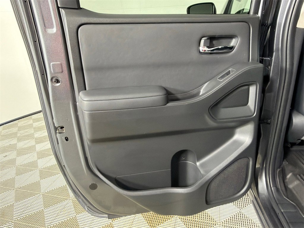 Used 2022 Nissan Frontier SV w/ SV Premium Package image 22