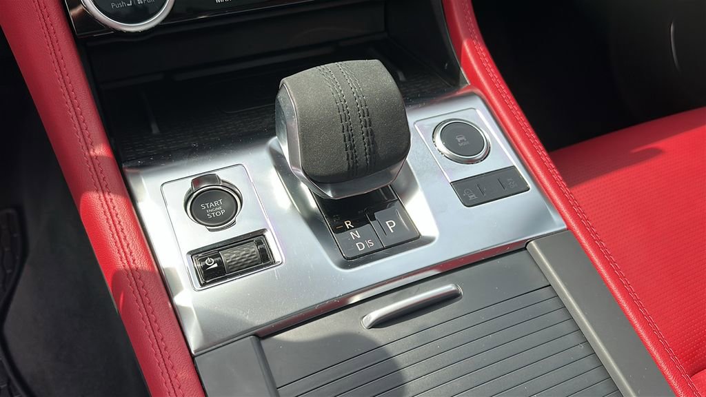 Certified 2025 Jaguar F-PACE R-Dynamic S image 17