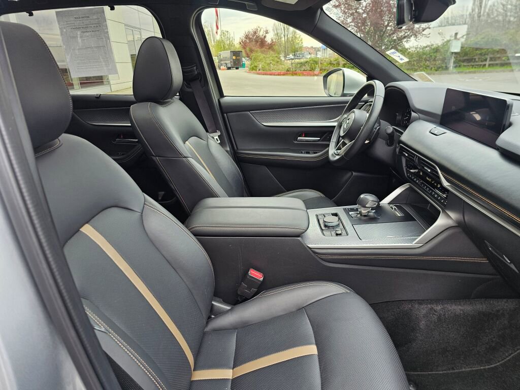 Used 2024 MAZDA CX-90 3.3 Turbo w/ Premium Plus Pkg image 11