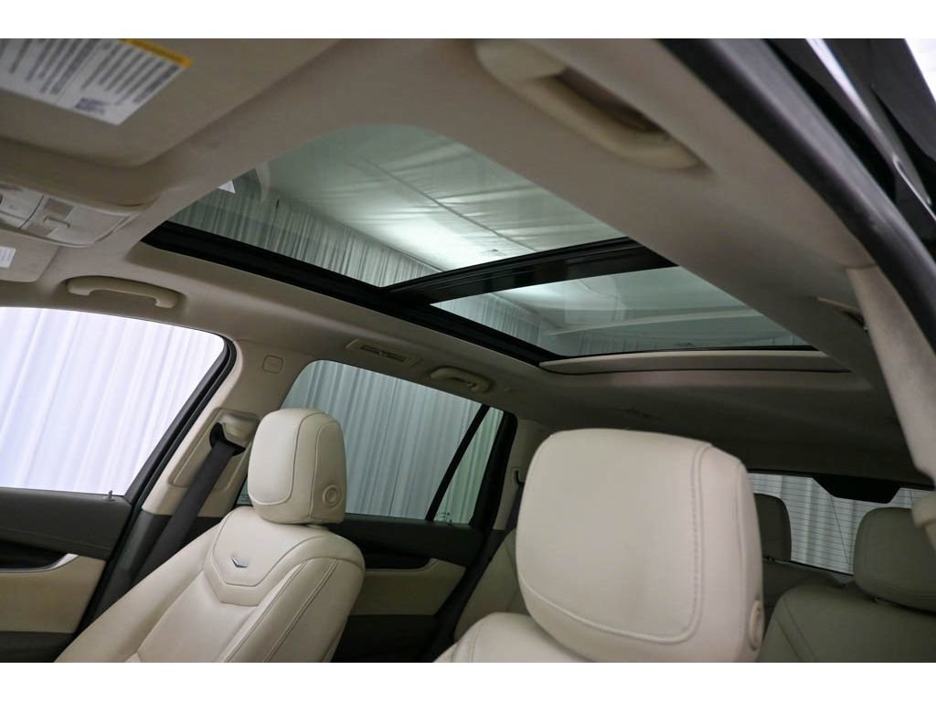 Used 2022 Cadillac XT6 Premium Luxury w/ Technology Package image 11