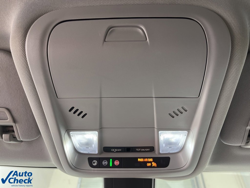 Used 2024 GMC Terrain SLE image 28