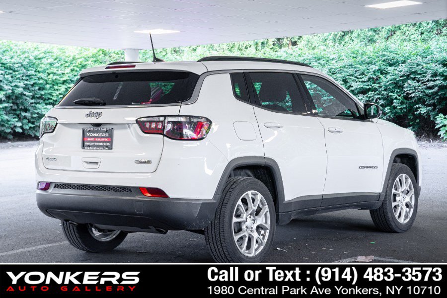 Used 2023 Jeep Compass Latitude w/ Sun and Sound Group AWD/4WD image 6