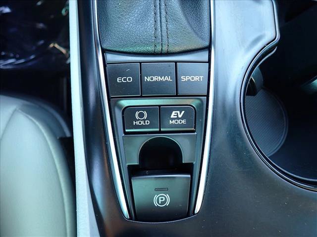 Used 2020 Toyota Camry SE FWD image 16