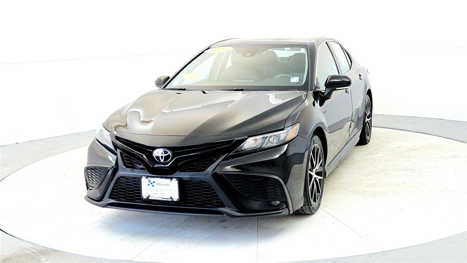 Certified 2023 Toyota Camry SE image 2