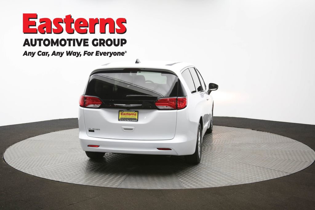 Used 2023 Chrysler Voyager LX image 38