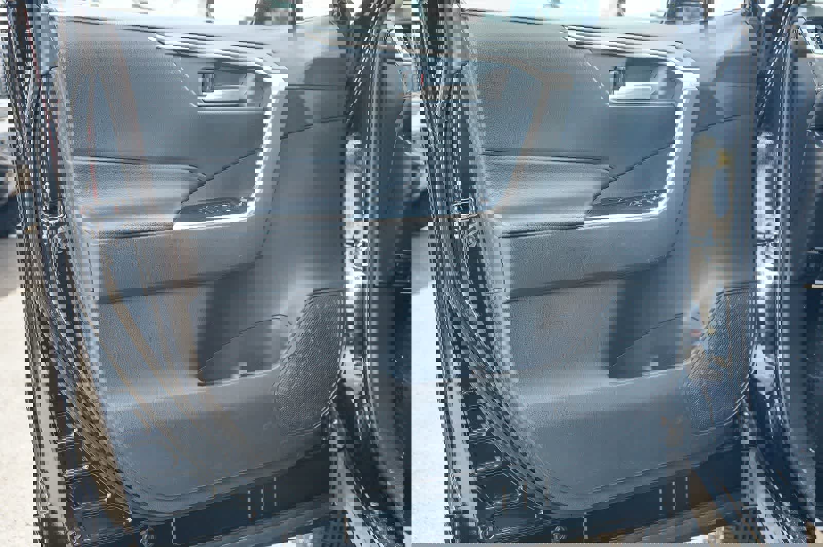 Used 2021 Toyota RAV4 XLE w/ Convenience Package image 19