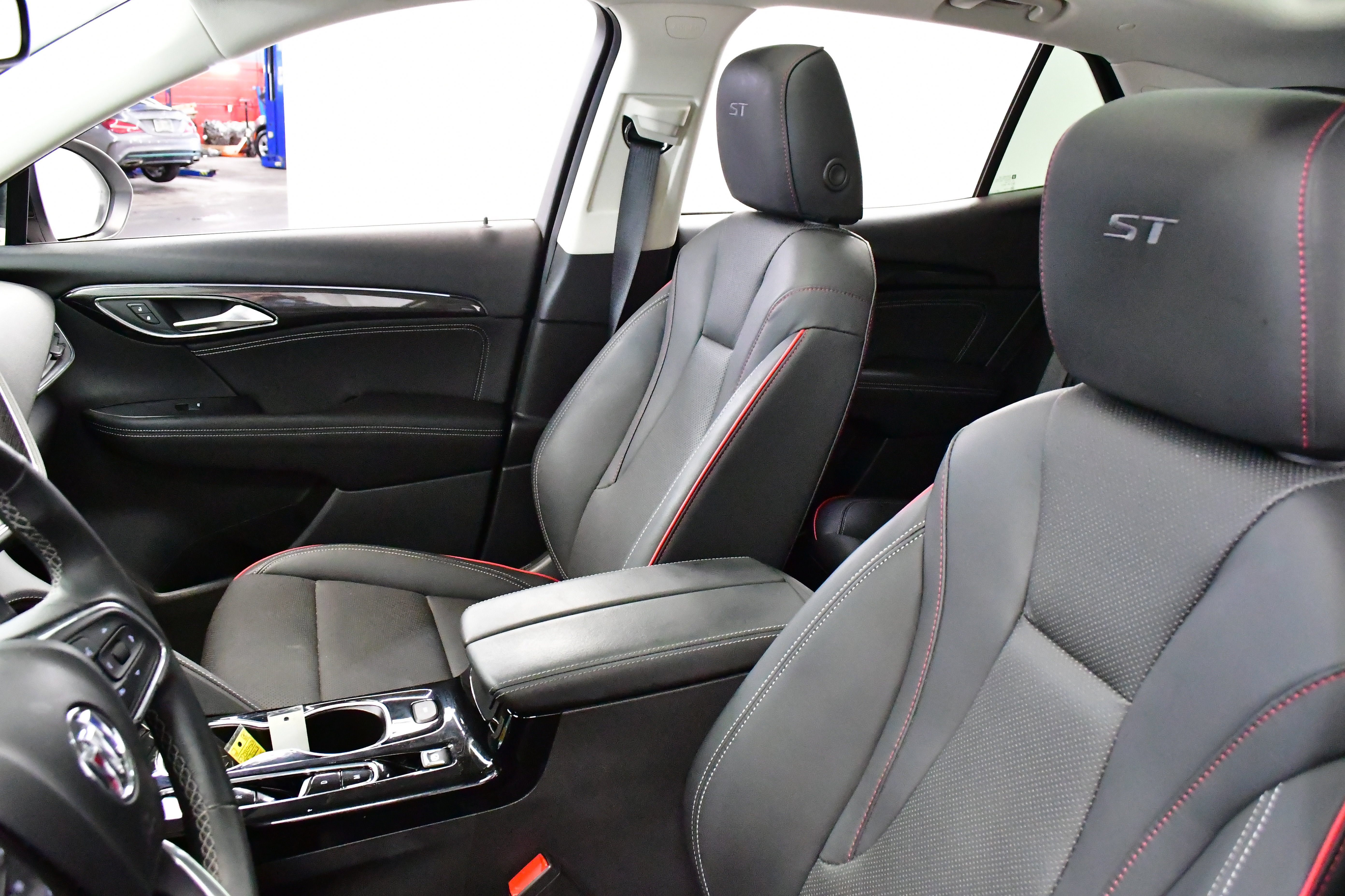 Used 2023 Buick Envision Essence w/ Sport Touring Package image 21