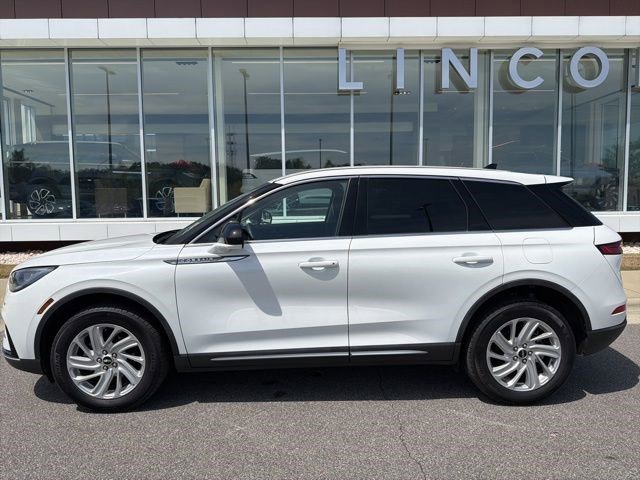 Used 2024 Lincoln Corsair AWD image 2