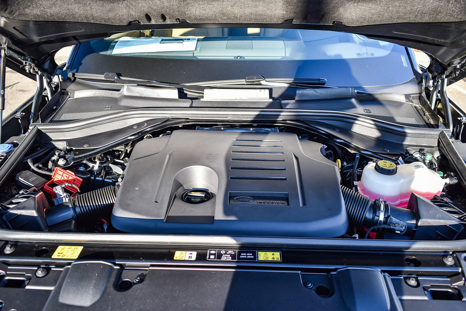 Used 2025 Land Rover Range Rover SE image 28