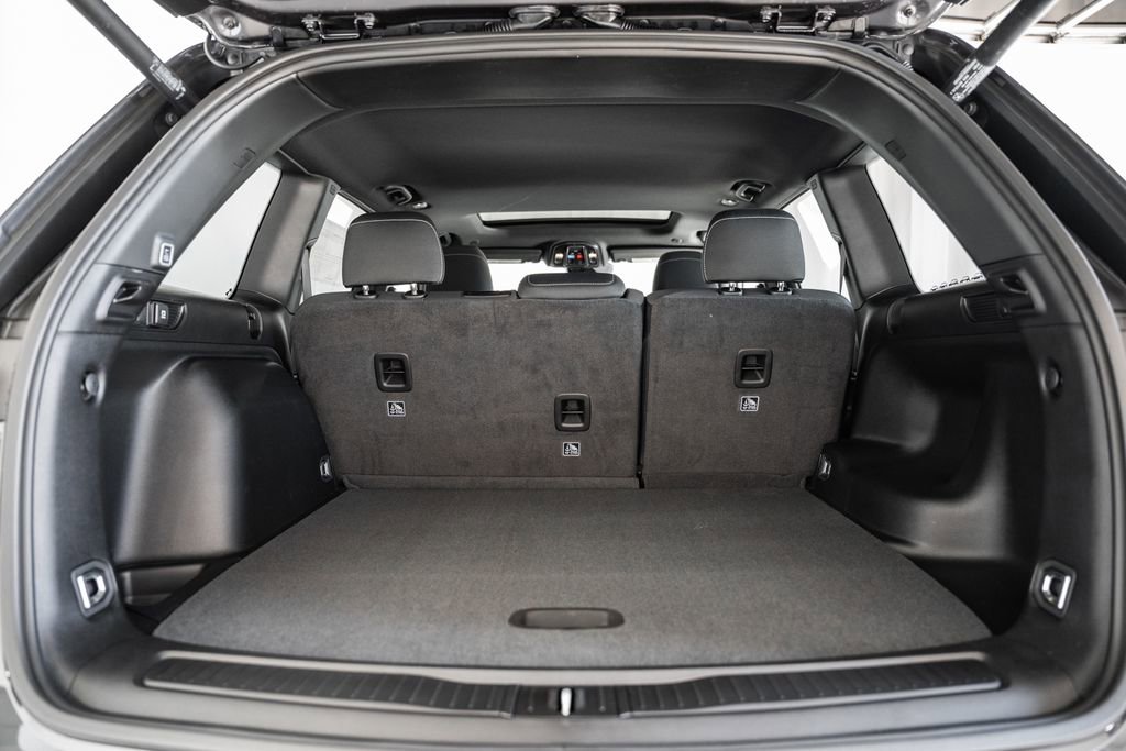 New 2025 Jeep Grand Cherokee Laredo X w/ Luxury Tech Group I image 9