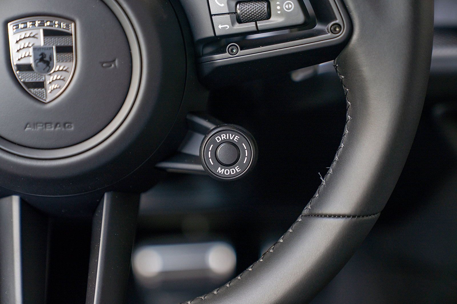 Used 2025 Porsche Cayenne Turbo image 9