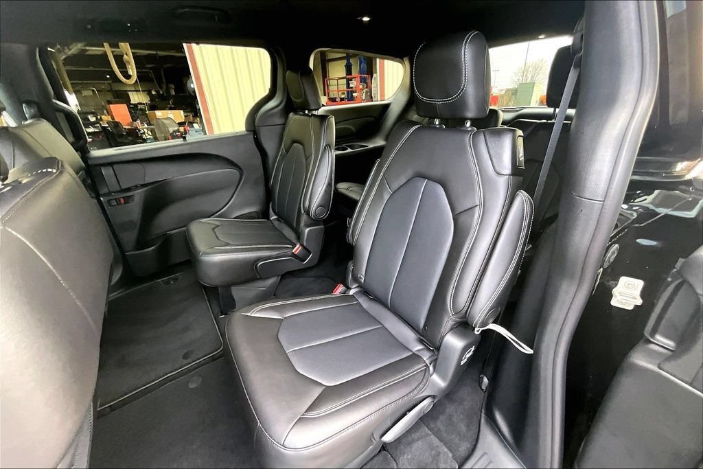 New 2026 Chrysler Pacifica Select w/ S Appearance Package FWD image 10