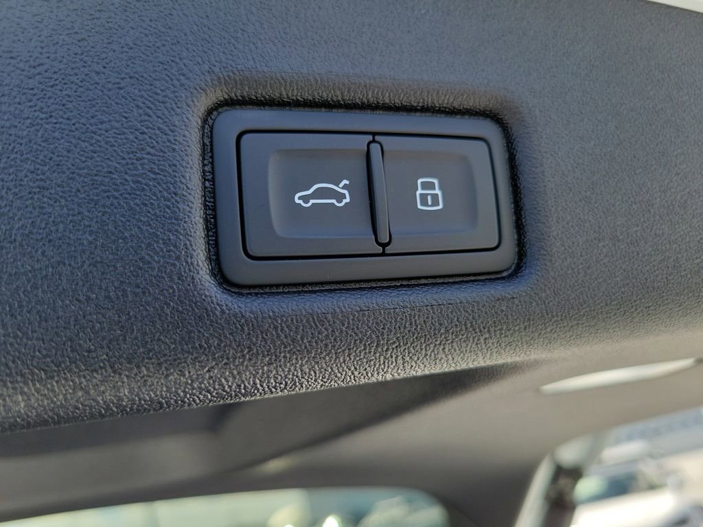 New 2025 Audi SQ5 Prestige image 29