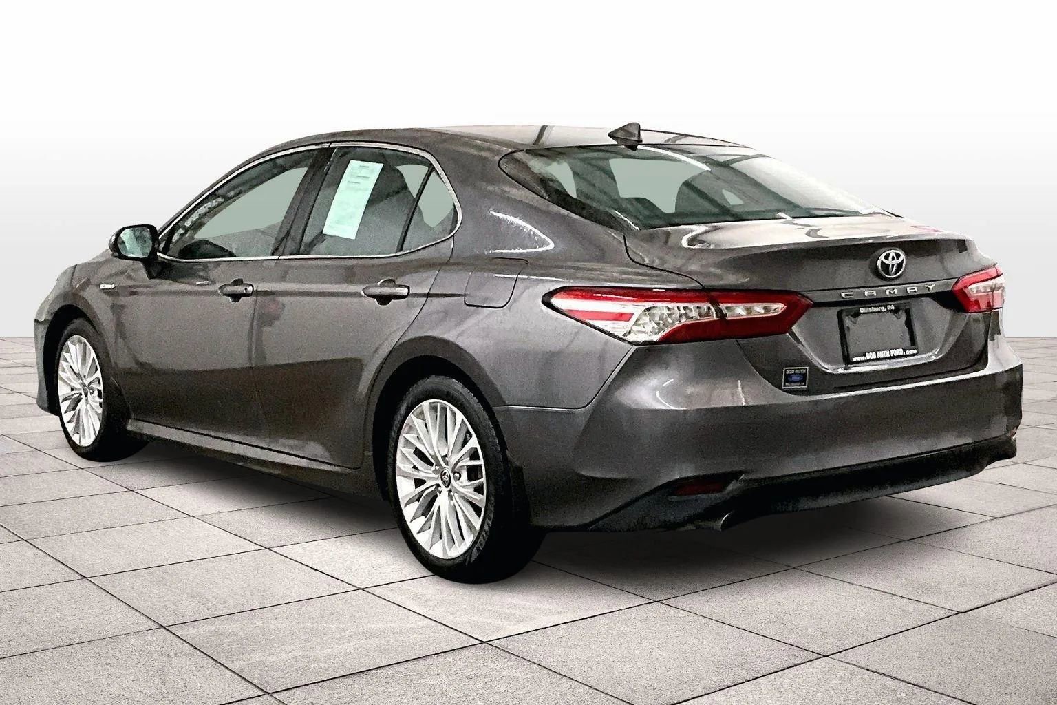 Used 2020 Toyota Camry XLE w/ Sunroof Package image 11