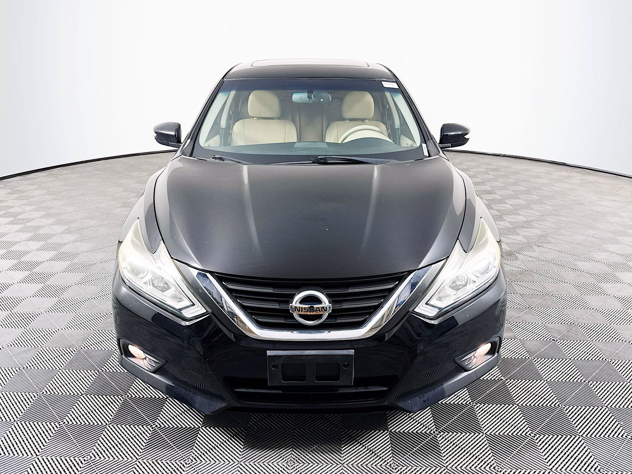 Used 2016 Nissan Altima 2.5 SL w/ 2.5 Technology Package FWD image 2