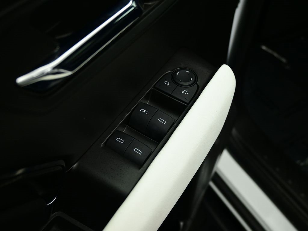 Used 2024 GMC Canyon AT4X image 20