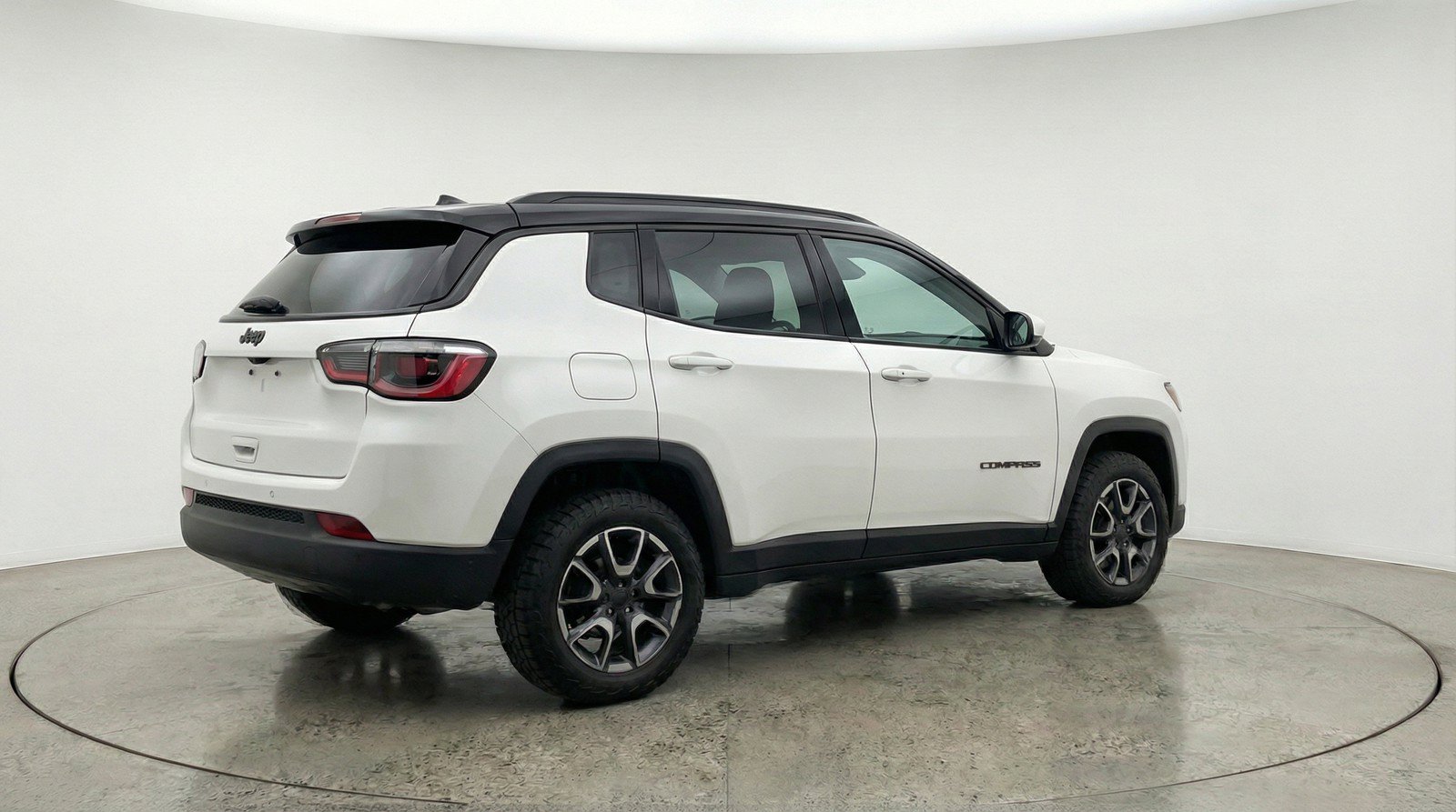 Used 2025 Jeep Compass Trailhawk AWD/4WD image 9