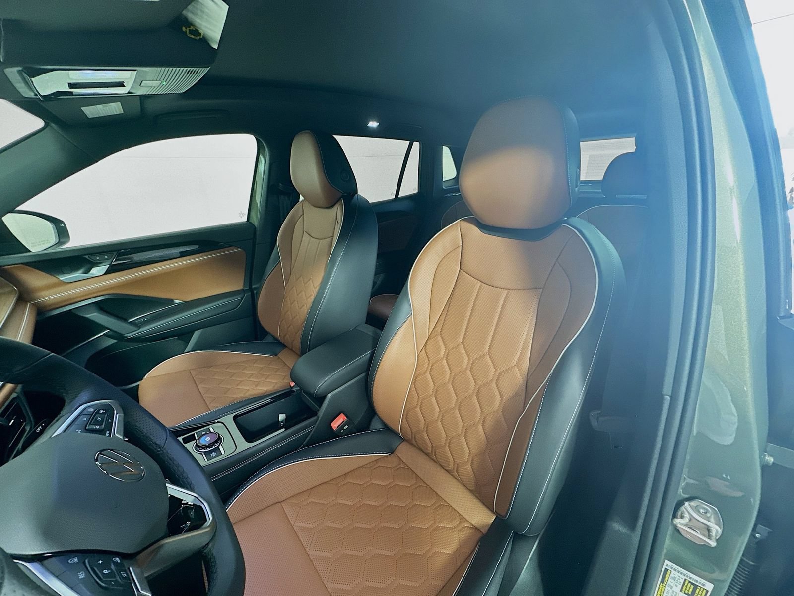 New 2026 Volkswagen Tiguan SEL R-Line AWD/4WD image 22