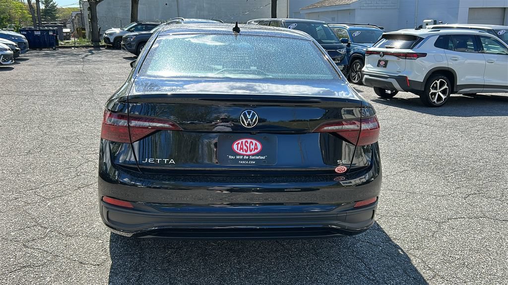 Used 2023 Volkswagen Jetta SE w/ Panoramic Sunroof Package FWD image 5