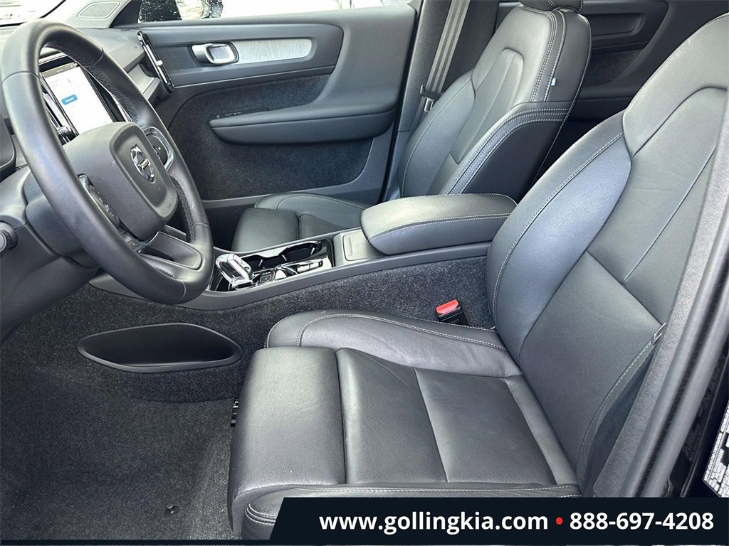 Used 2025 Volvo XC40 B5 Plus image 17
