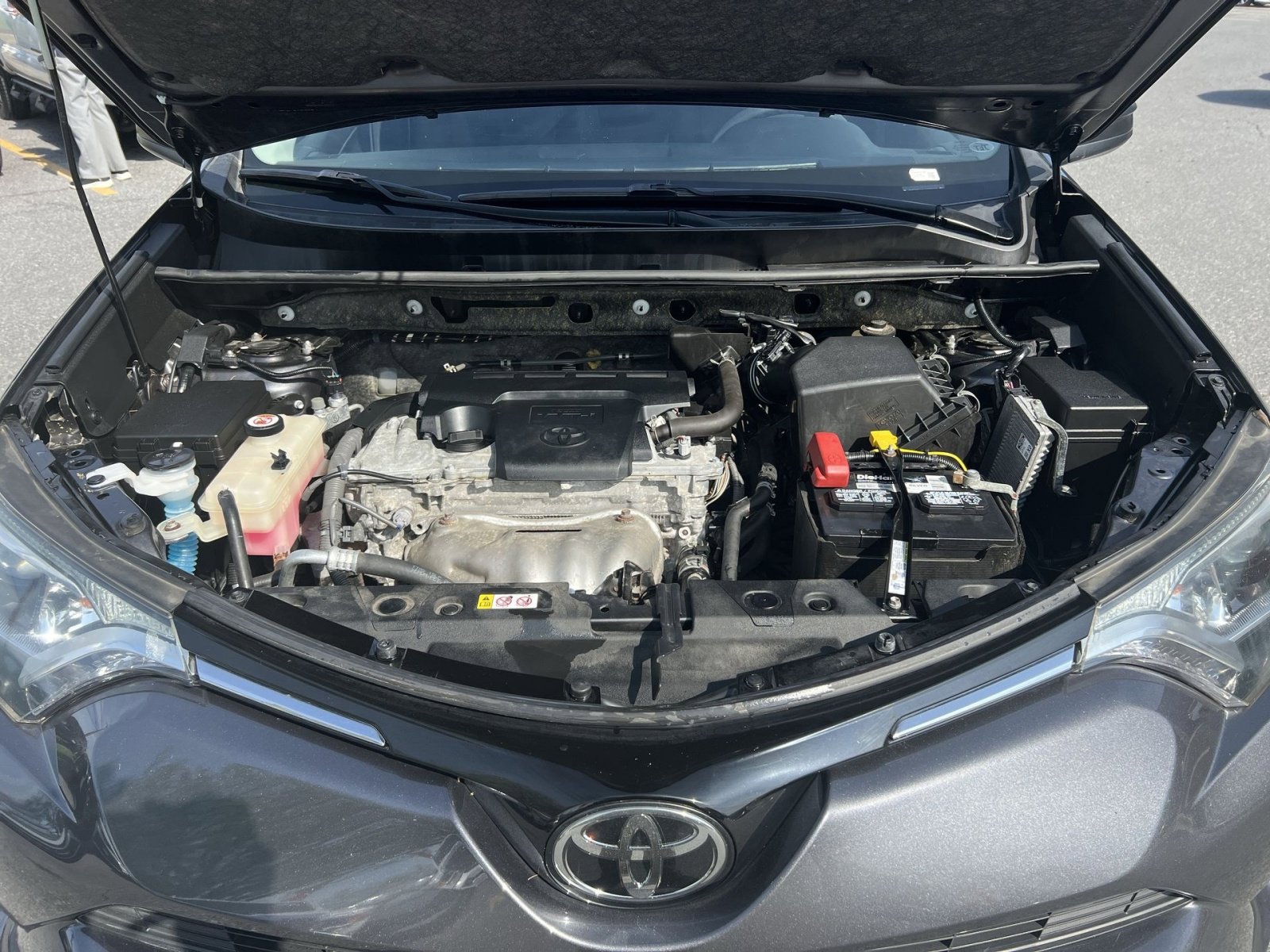 Used 2018 Toyota RAV4 LE w/ All Weather Liner Package image 33
